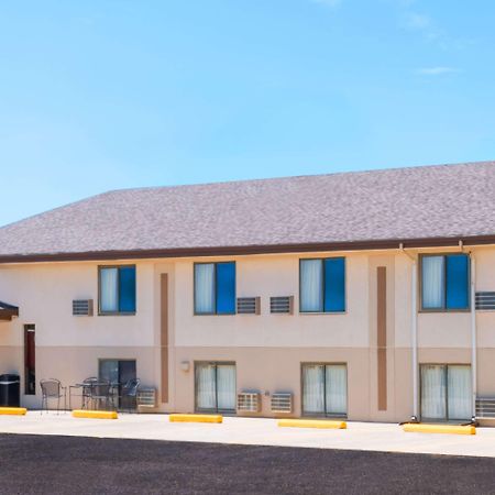 Super 8 By Wyndham Bowman Hotel Exterior foto